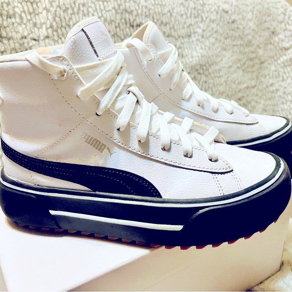 Woman’s Puma Platforms - Picture 6 of 12